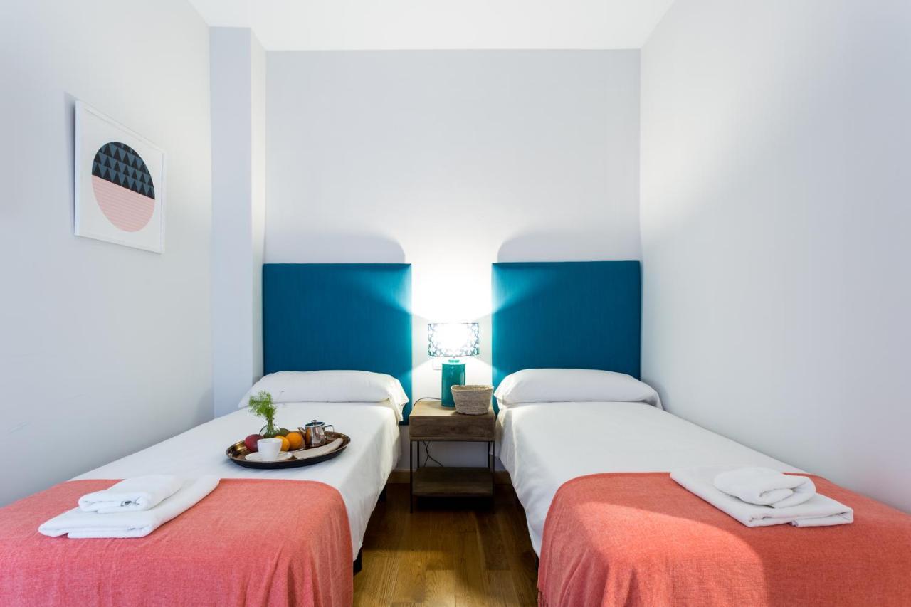 Apartamentos Rg Alameda De Hercules Sevilla Bagian luar foto